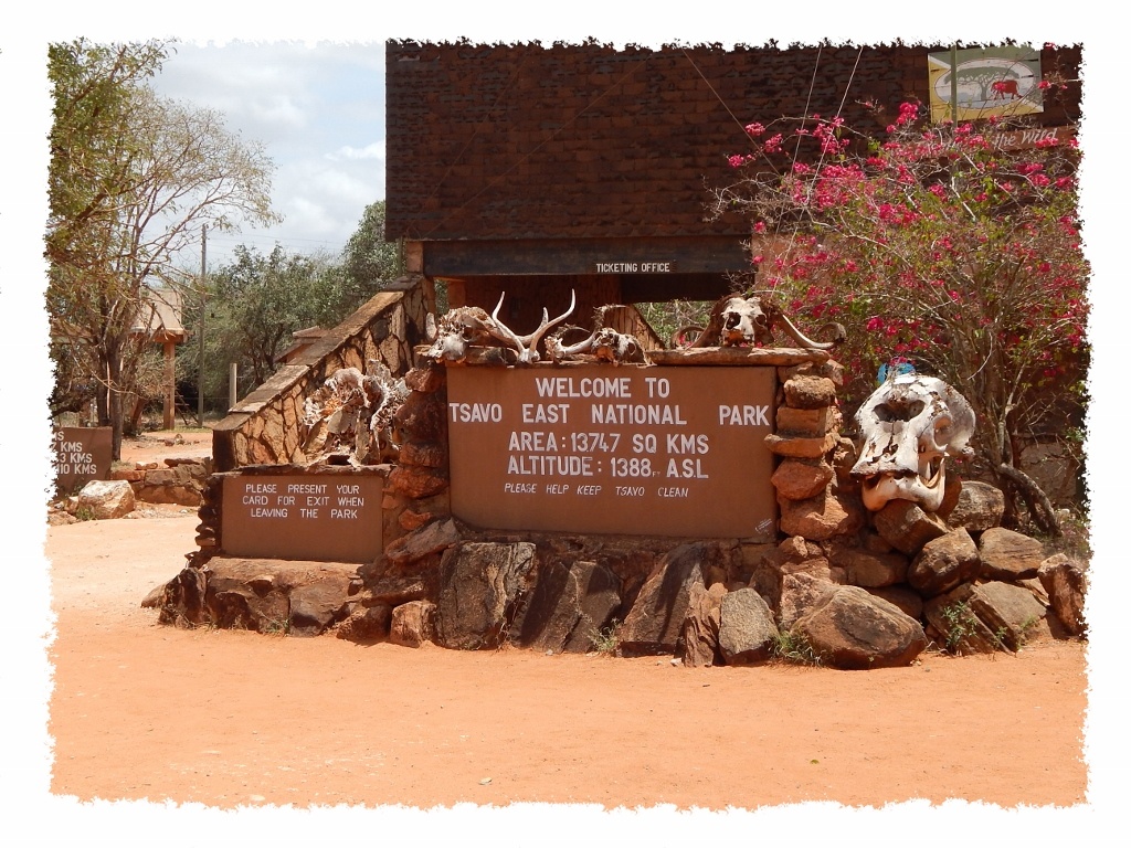 Tsavo East Willkommen im Tsavo East Nationalpark in Kenia