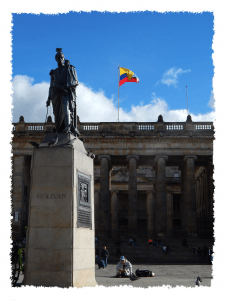 Statue von Simon Bolívar auf der Plaza Bolívar in Bogotá