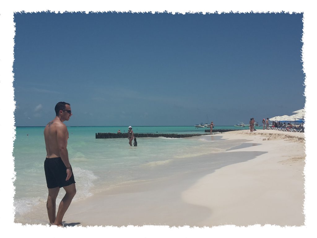 Henrik am Strand auf Isla Mujeres, Mexiko
