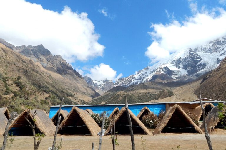 Trek zur Laguna Humantay vorbei an Tipis