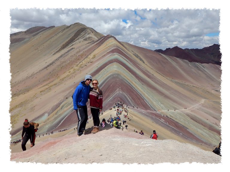 Hannah und Henrik an der Spitze des Rainbow Mountain