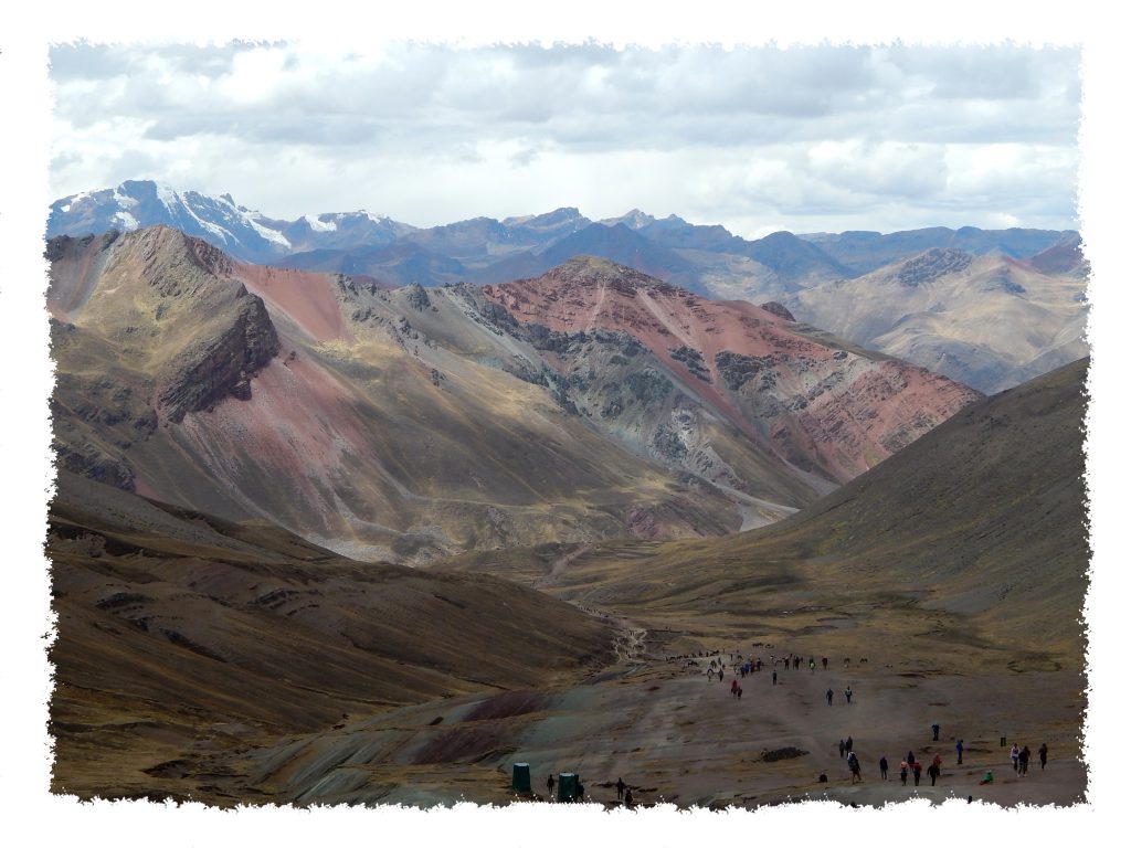 Weg zum Rainbow Mountain