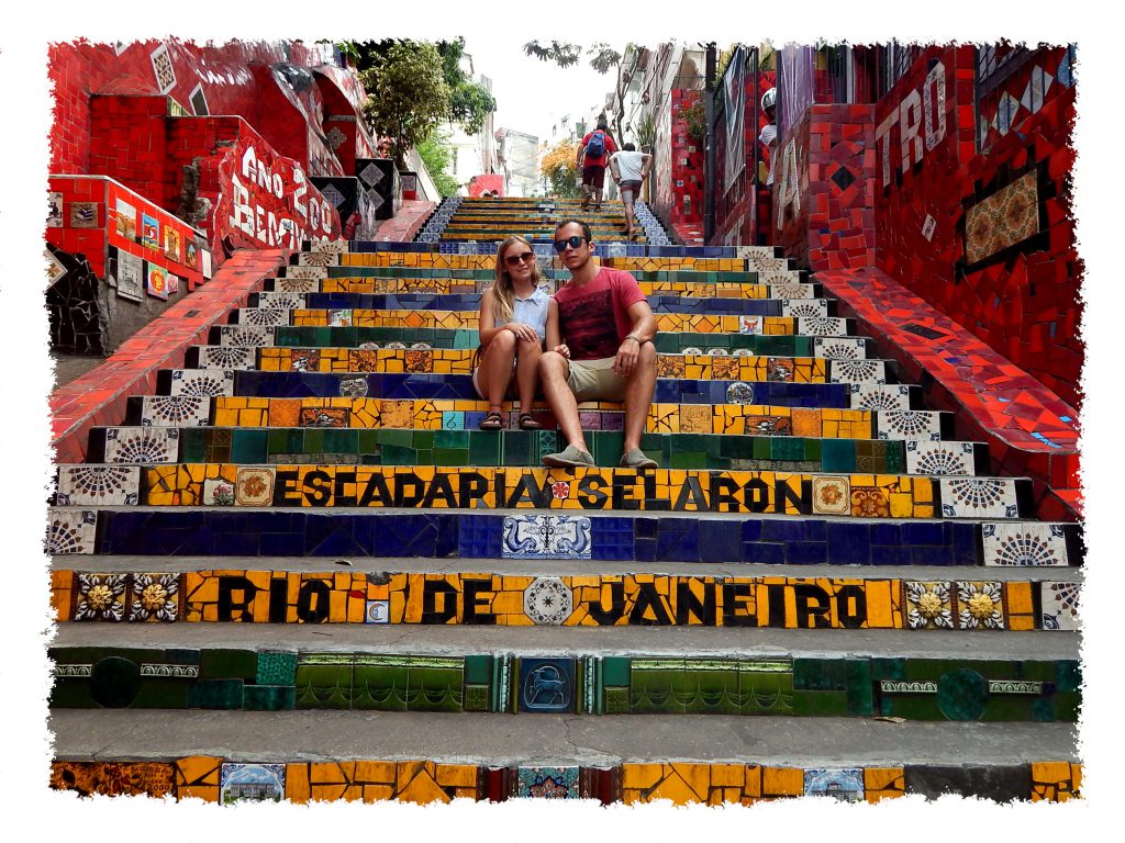 Hannah und Henrik auf der Escadaria Selarón in Rio de Janeiro