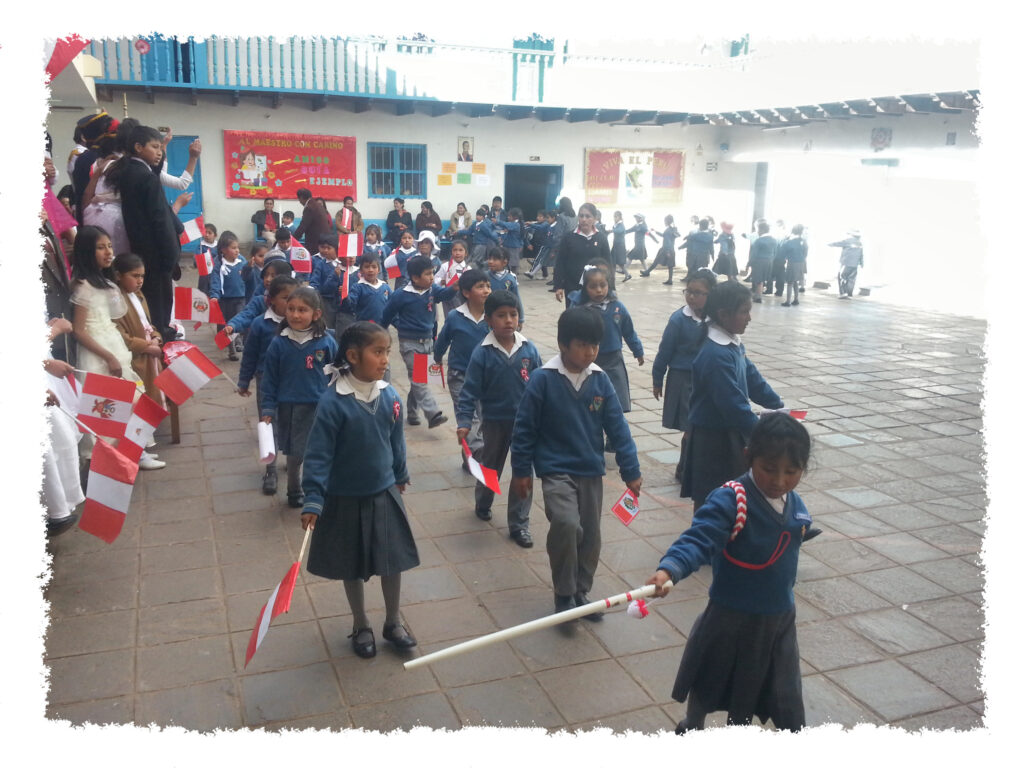 Praktikum in Peru - Kinder bei Fest
