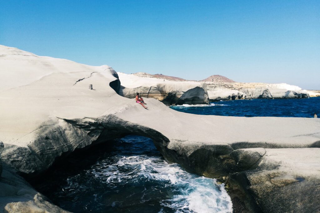 Weiße Mondlandschaft von Sarakiniko auf der Insel Milos