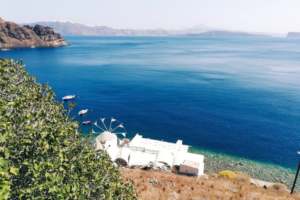 Schöne Insel Thirasia bei Insel Santorini